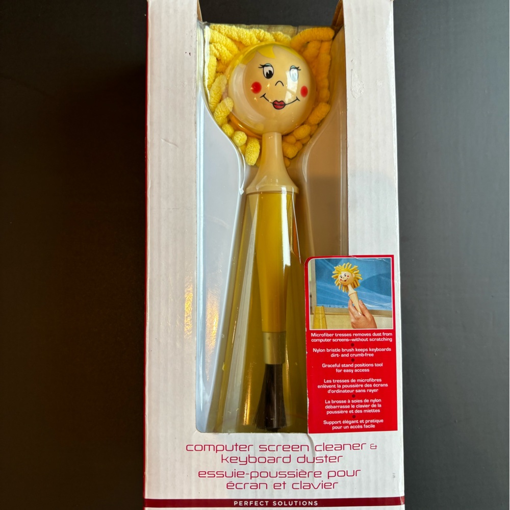 Microfiber Screen and Keyboard Computer Cleaner - Picture 3 of 5